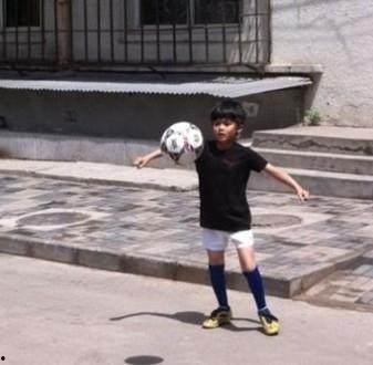 踢球生活照,踢球生活照背后的故事